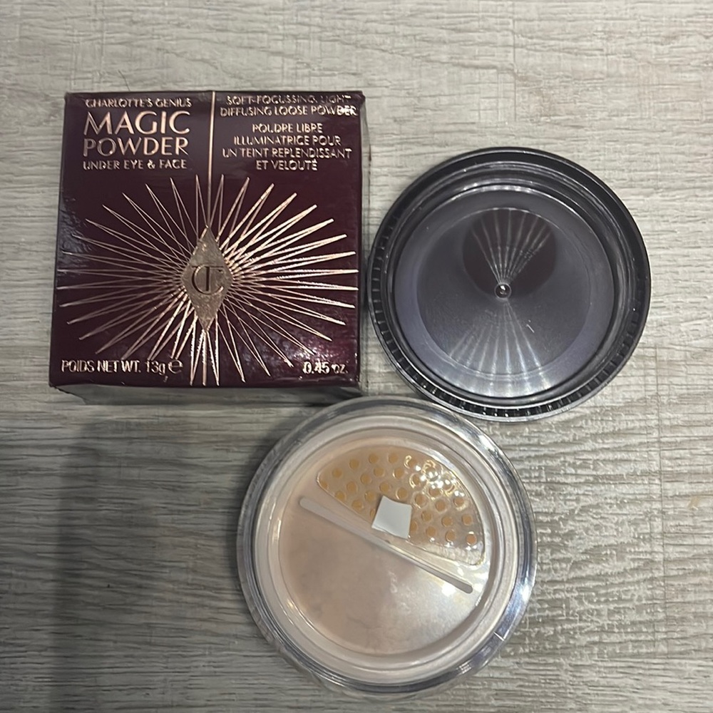 Charlotte Tilbury Charlotte’s Genius Magic Powder (Tan/Dark)